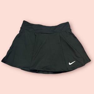 Nike black tennis skirt small